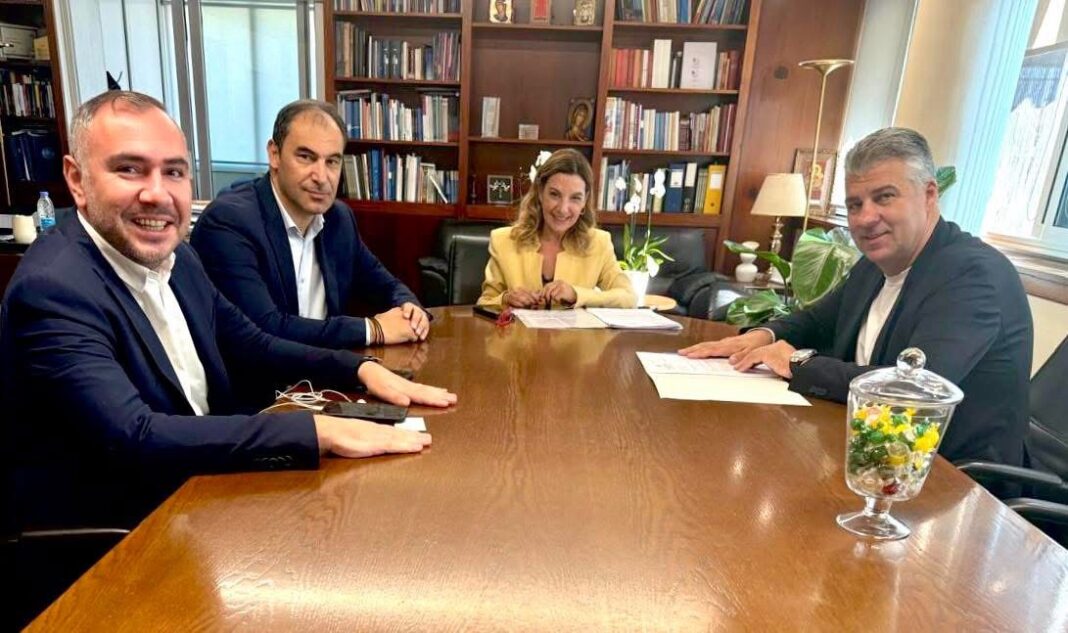 Συνάντηση Τοψίδη και Ιγνατιάδη με τη ΔΥΠΑ για πρόγραμμα κατάρτισης ανέργων και νέο κλειστό στάδιο στίβου στην Ξάνθη