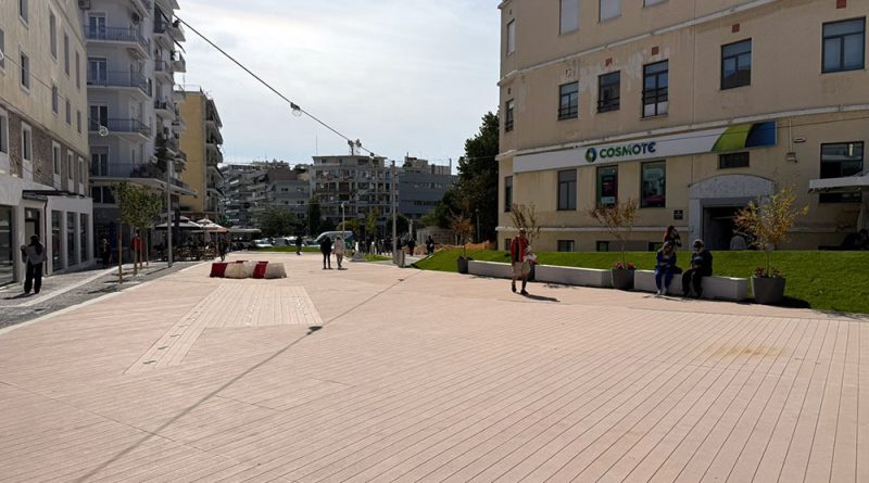 Ολοκληρώθηκε επιτέλους η πλατεία Καπνεργάτη