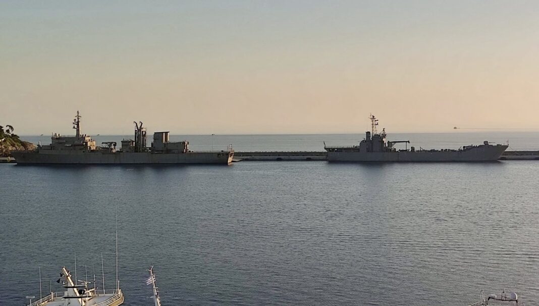 Δύο πλοία του Πολεμικού Ναυτικού στο λιμάνι της Καβάλας