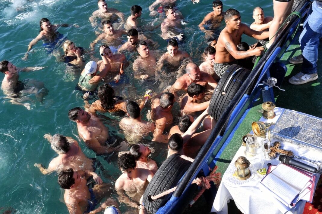 Καιρός: Ανεβαίνει η θερμοκρασία, ξεκινούν ξανά βροχές – Με μποφόρ και καταιγίδες θα πετάξουμε τον σταυρό τα Θεοφάνεια