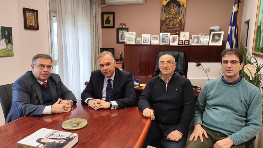 Επίσκεψη του Γραμματέα της Αποκεντρωμένης Διοίκησης Μακεδονίας-Θράκης στο Δήμαρχο Θάσου