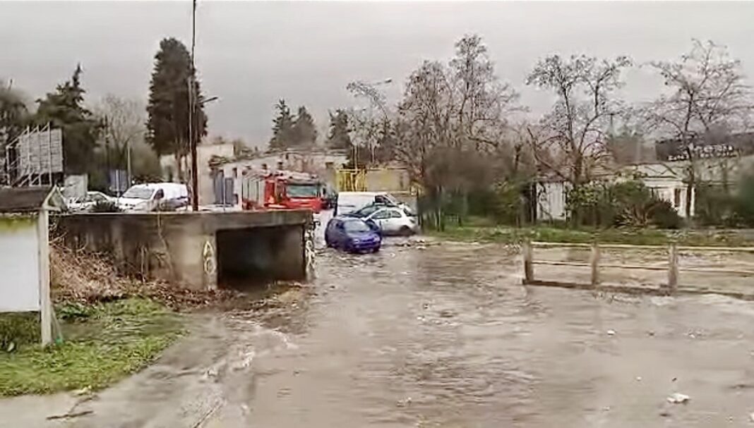 Παρέμβαση της Πυροσβεστικής στο Περιγιάλι λόγω αυξημένης στάθμης υδάτων σε ιρλανδική διάβαση