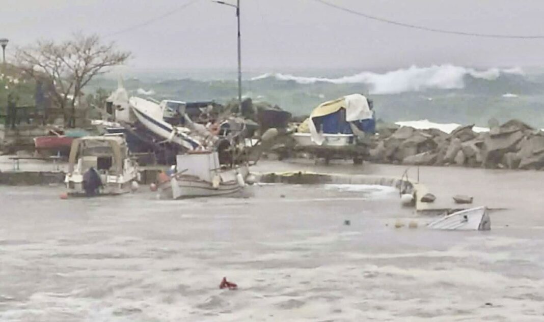 Βυθίστηκαν μικρά σκάφη στο αλιευτικό καταφύγιο κοντά στο ξενοδοχείο Lucy στην Καβάλα