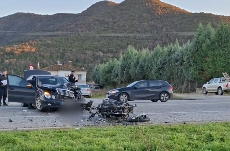 Θανατηφόρο τροχαίο στο Κοκκινόχωμα – Αυτοκίνητο συγκρούστηκε με μηχανή, ένας νεκρός