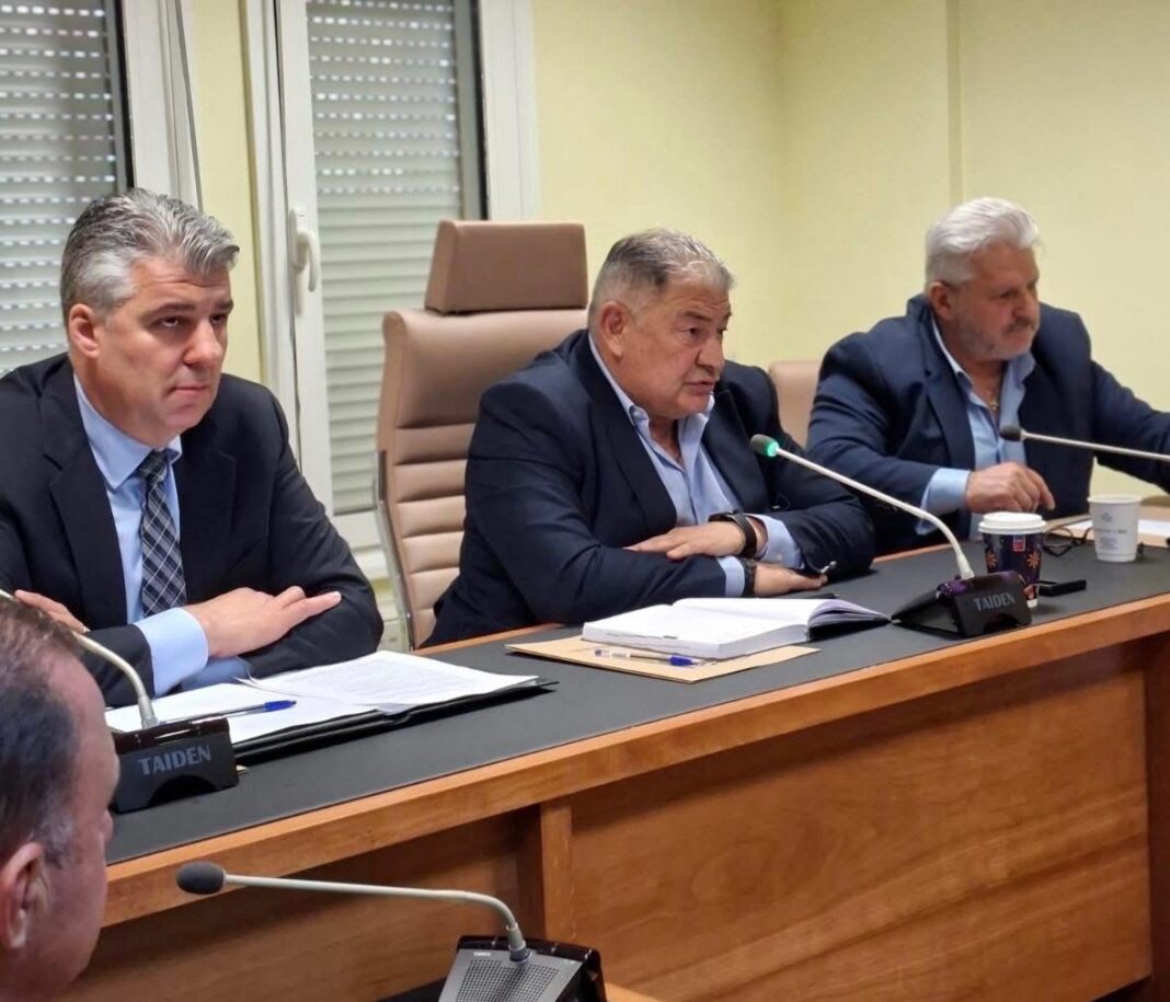 Σύσκεψη Τοψίδη με δημάρχους για το Περιφερειακό Πρόγραμμα «Ανατολική Μακεδονία – Θράκη» 2021–2027 και τις νέες προσκλήσεις χρηματοδότησης