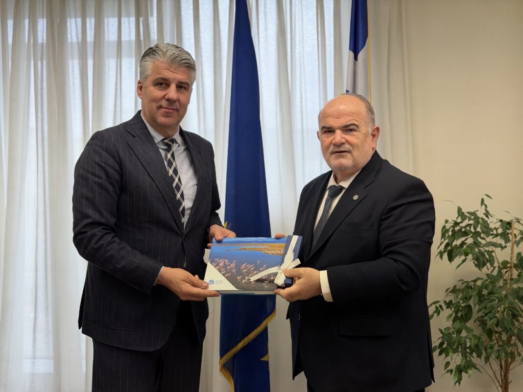 Συνάντηση του Περιφερειάρχη Χριστόδουλου Τοψίδη με τον Πρόεδρο ΓΣΕΒΕΕ Γιώργο Καββαθά και εκπροσώπους ΟΕΒΕΣ της Ανατολικής Μακεδονίας και Θράκης