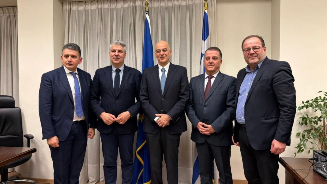 Συνάντηση του Περιφερειάρχη με τον Υπουργό Εθνικής Άμυνας–Ενίσχυση της συνεργασίας για την ασφάλεια και τις υποδομές στην Ανατολική Μακεδονία και Θράκη