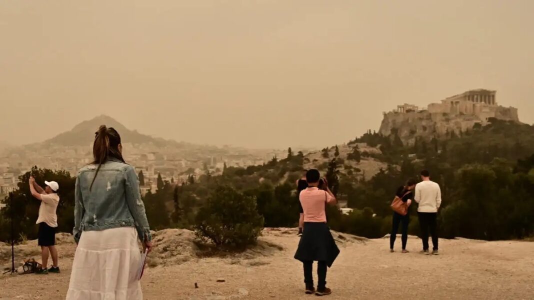 Αφρικανική σκόνη και λασποβροχές φέρνει η εβδομάδα – Σε άνοδο η θερμοκρασία μέχρι την Παρασκευή