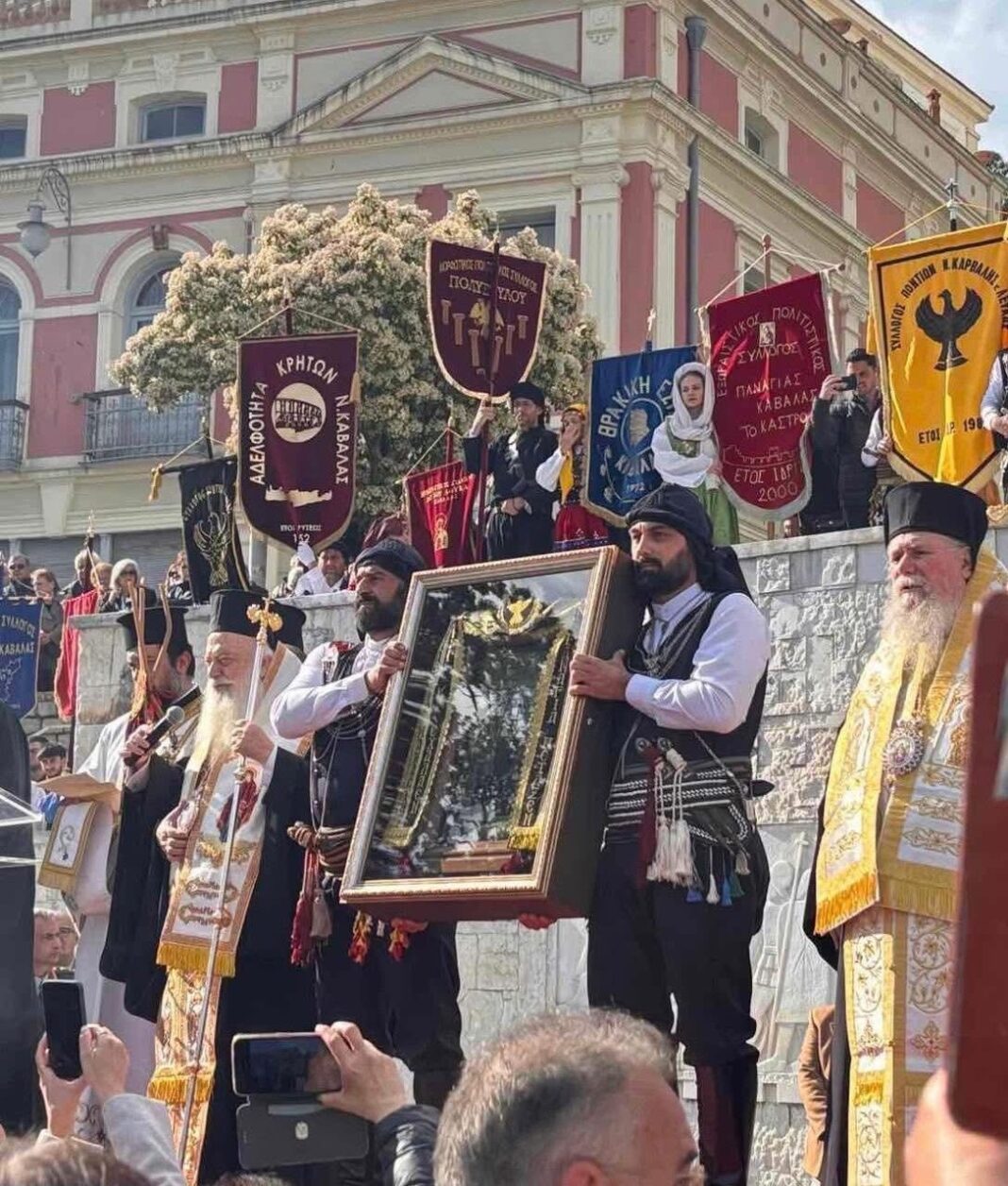Μεγάλη προσέλευση πιστών στην υποδοχή της Παναγίας Σουμελά στην Καβάλα