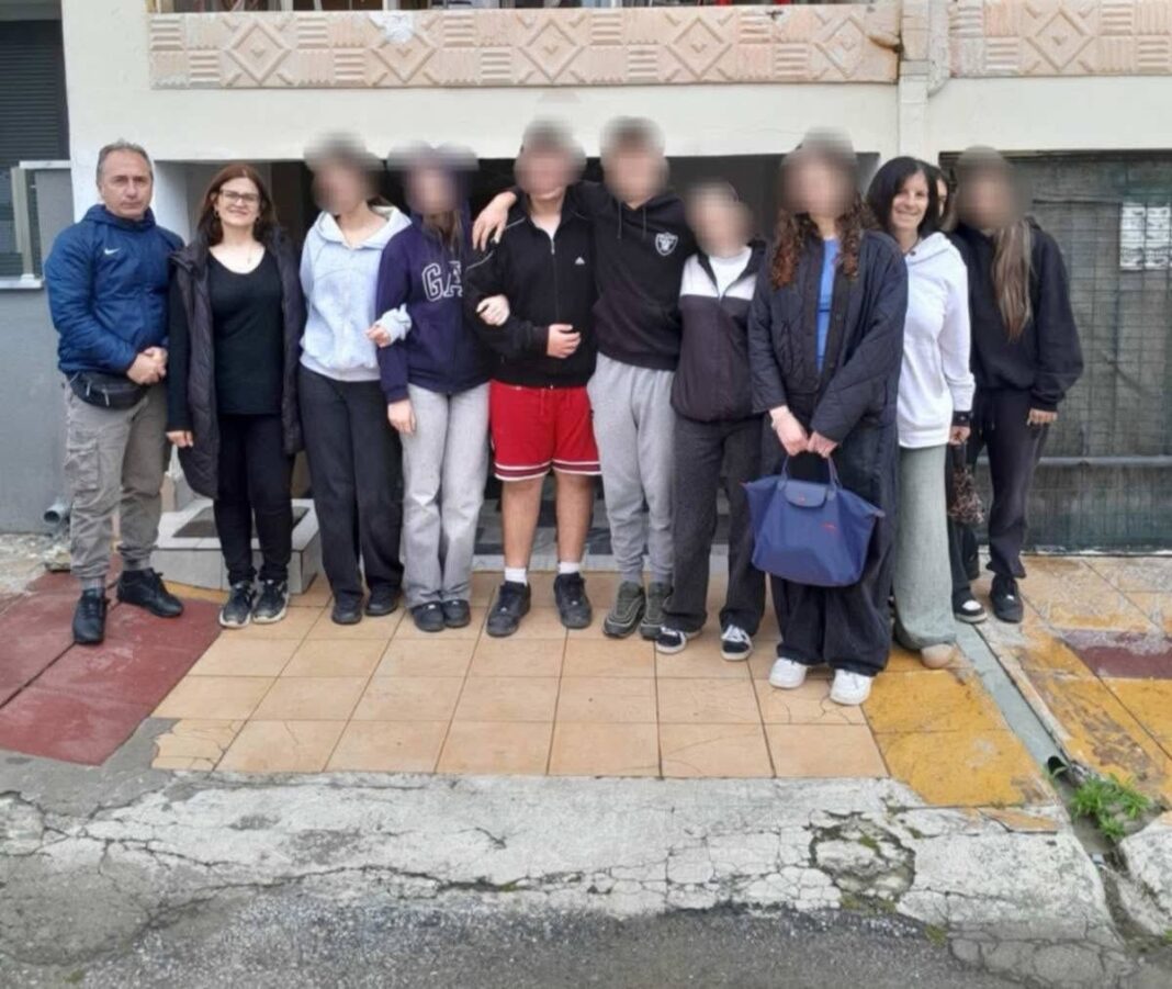 Μαθητές του Γυμνασίου Περάμου δίπλα στους ηλικιωμένους μέσα από δράση κοινωνικής προσφοράς