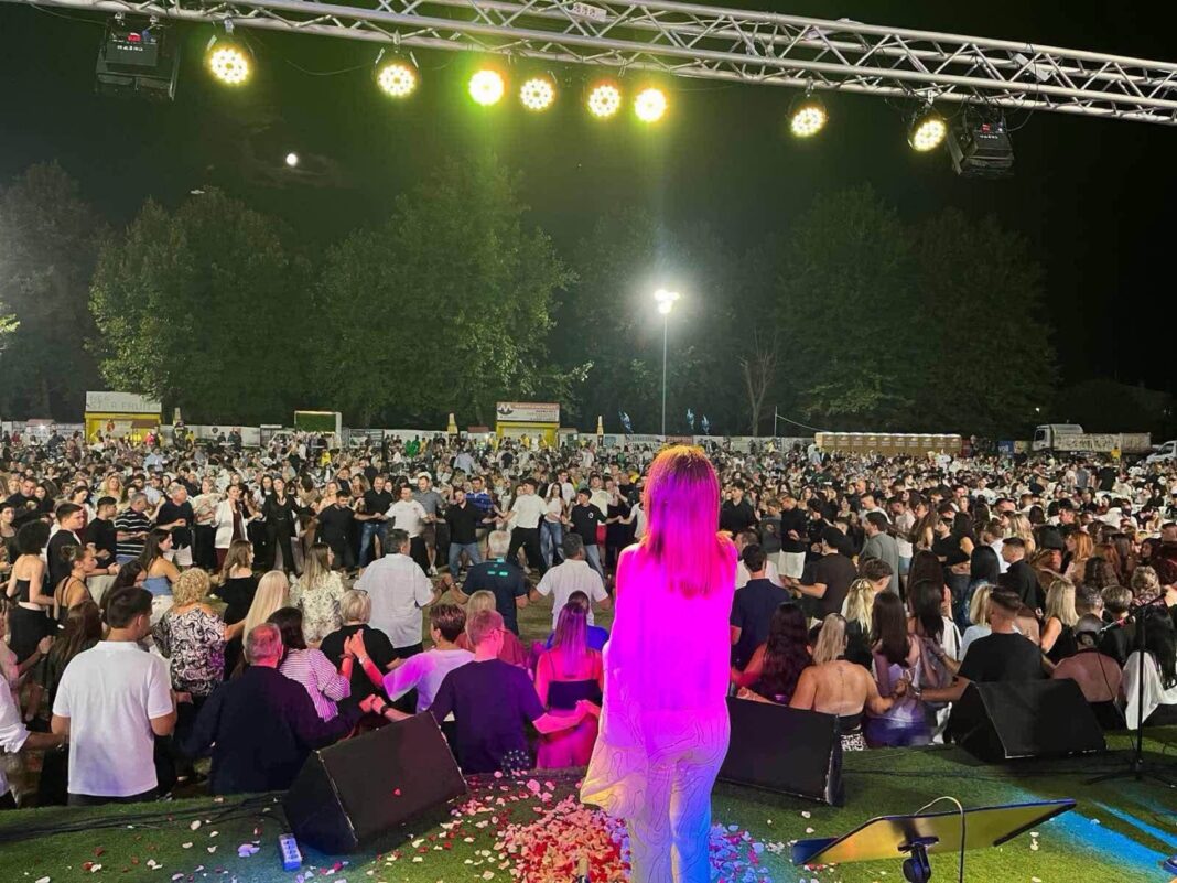 Βούλιαξε» το γήπεδο Πηγών – Ιστορική βραδιά με τη Γιώτα Γρίβα