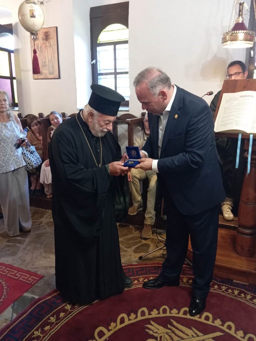 Τιμητική διάκριση του πατέρα Δημητρίου Τυρολόγου από τον Δήμο Θάσου για την πολυετή προσφορά του