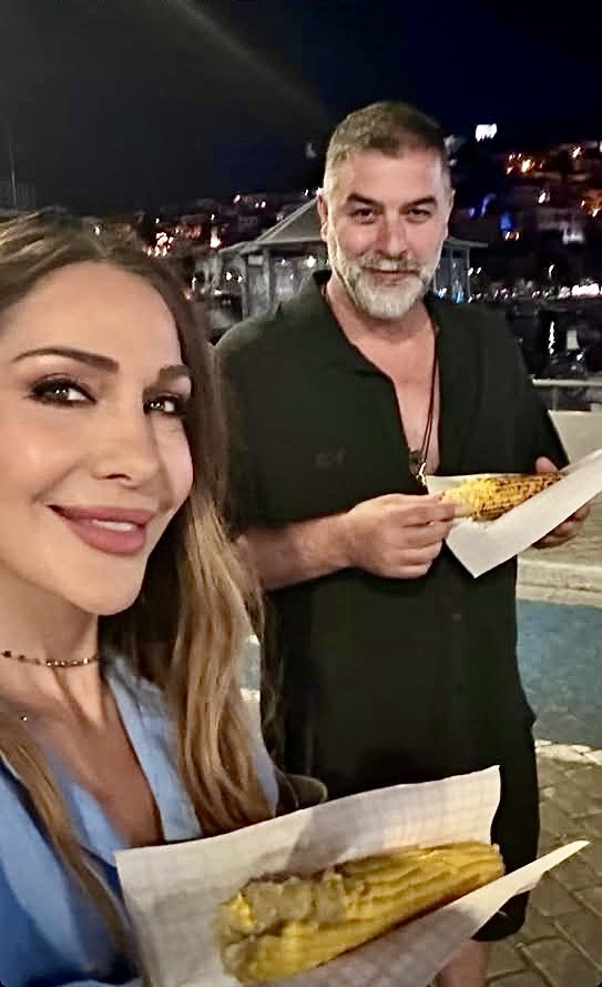 Δέσποινα Βανδή και Βασίλης Μπισμπίκης στην Καβάλα