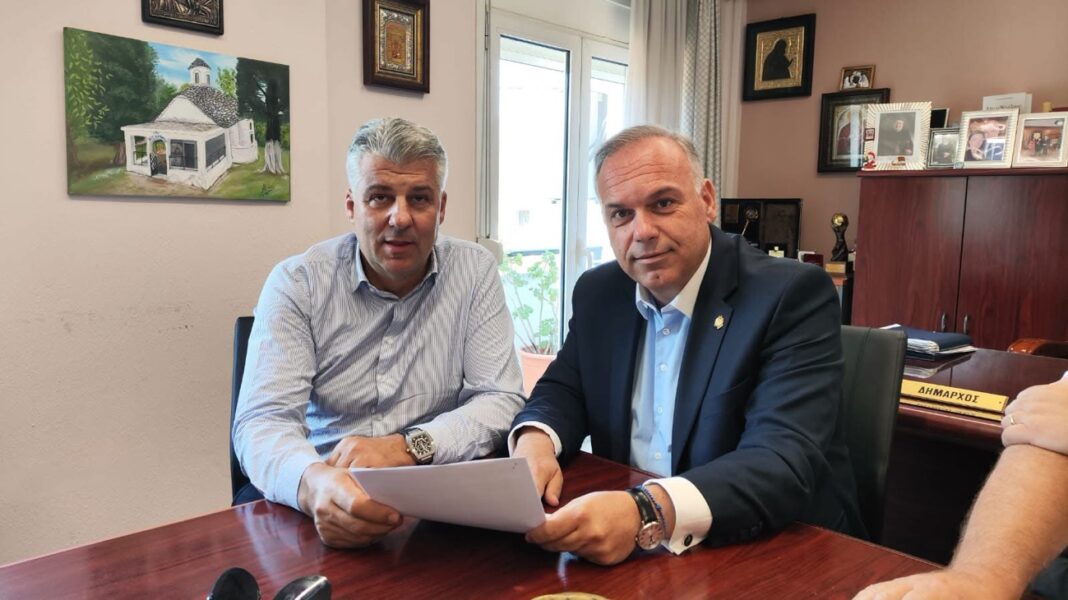 Επίσκεψη του Περιφερειάρχη ΑΜΘ στο Δήμαρχο Θάσου<br>Ένταξη του έργου: “Περιμετρικός Αγωγός Όμβριων Υδάτων Περιοχής Καλυβίων Λιμεναρίων”
